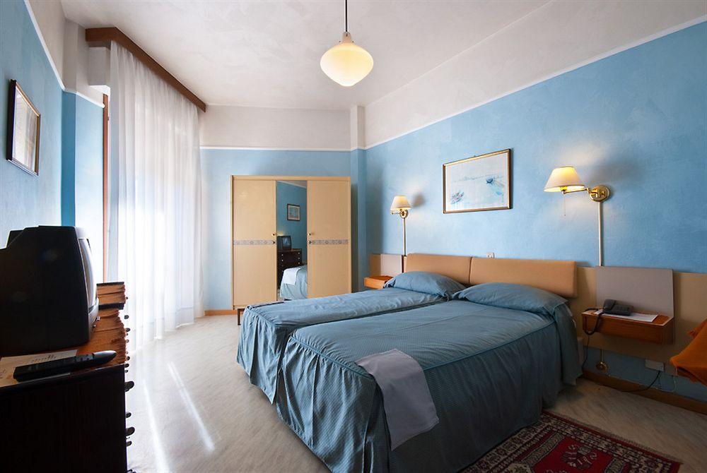 Universo Hotel 3*